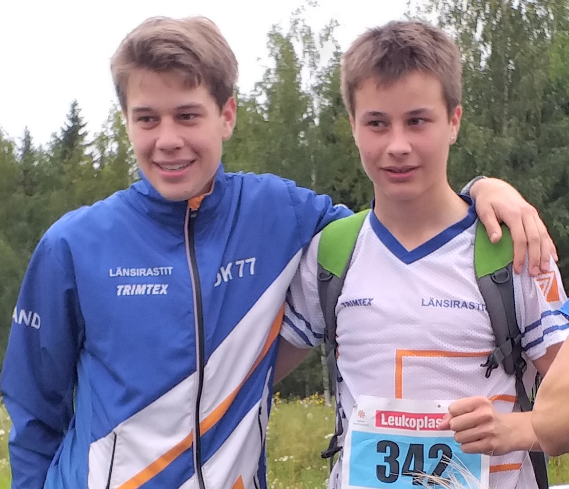 20200830 SM keski Jesper kulta Jonny plaketti